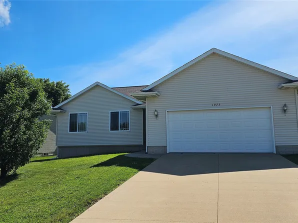 1975 49th St, Marion, IA 52302