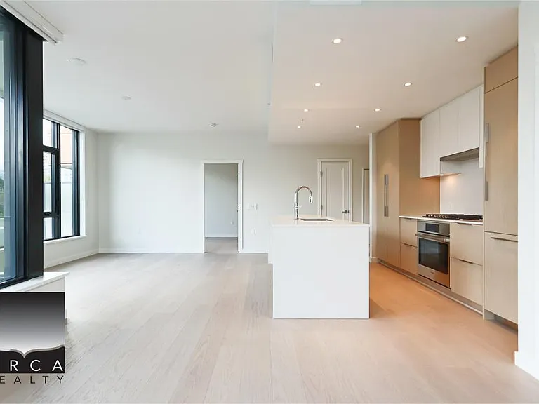 128 W 15th St #303 — Photo 8