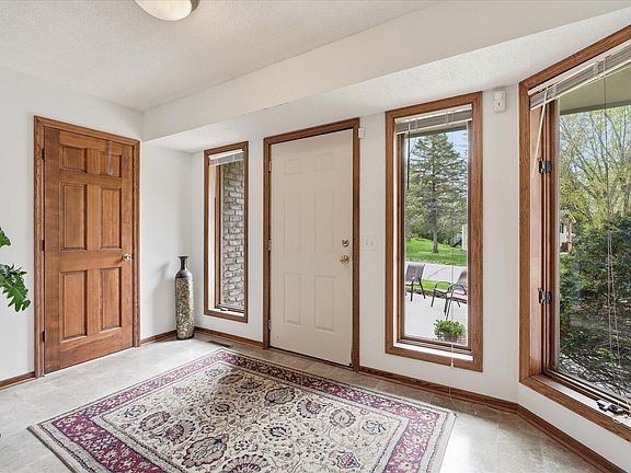 4th image of 2500 Highland View Ave