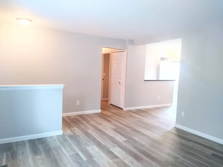 370 Randolph St — Photo 3