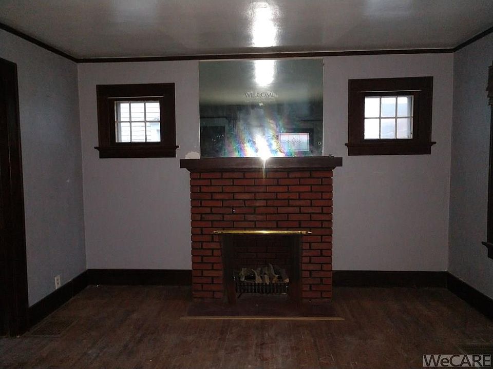 2nd image of 1051 W Elm St