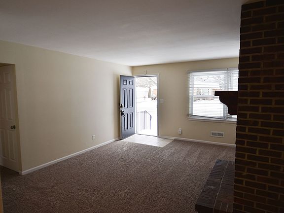 3rd image of 621 E 160th Pl