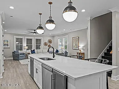331 Live Oak St S #SOUTH — Photo 4