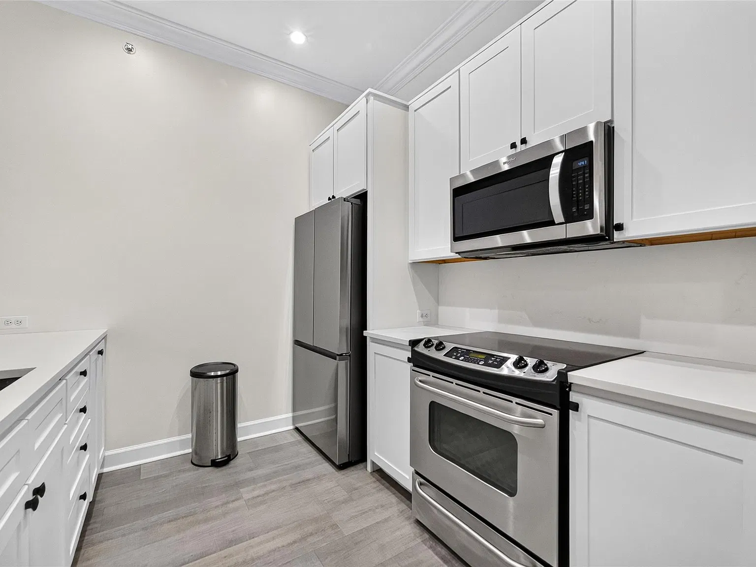1 bed, 1.0 bath, 827 sqft, $1,850 — Photo 3