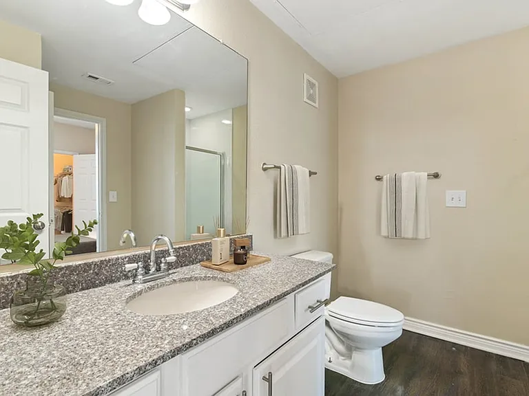2x2 1193 sqft B3U - Unit 04307 Second Bath_001 2x2 1193 sqft B3U - Unit 04307 Second Bath_001
