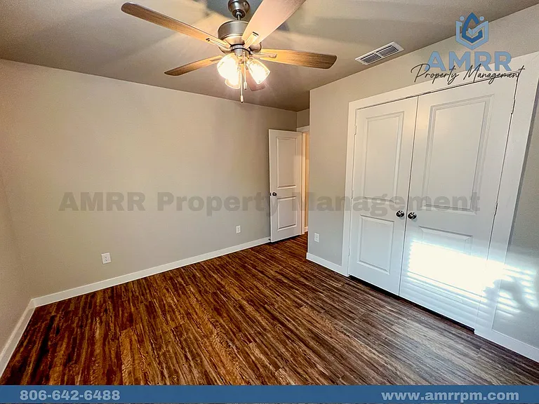 2030 Kenwood Ave — Photo 23