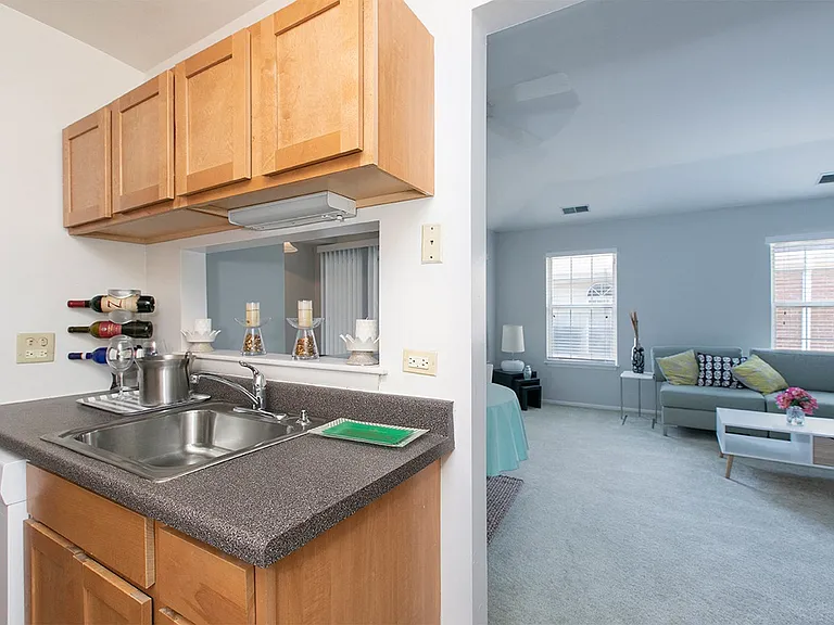 Arlington Club Apartments — Photo 17
