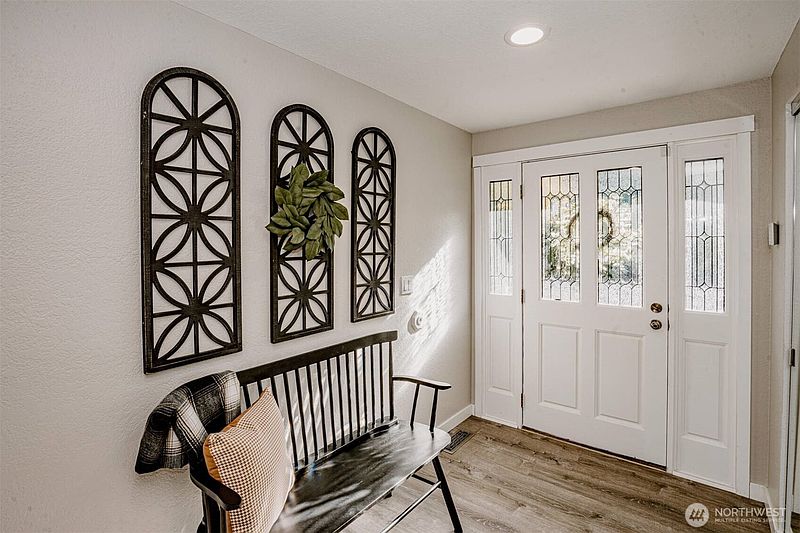 4th image of 1052 E Robinhood Drive