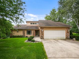 42W697 Bridle Ct, Saint Charles, IL 60175