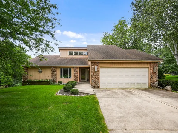 42W697 Bridle Ct, Saint Charles, IL 60175