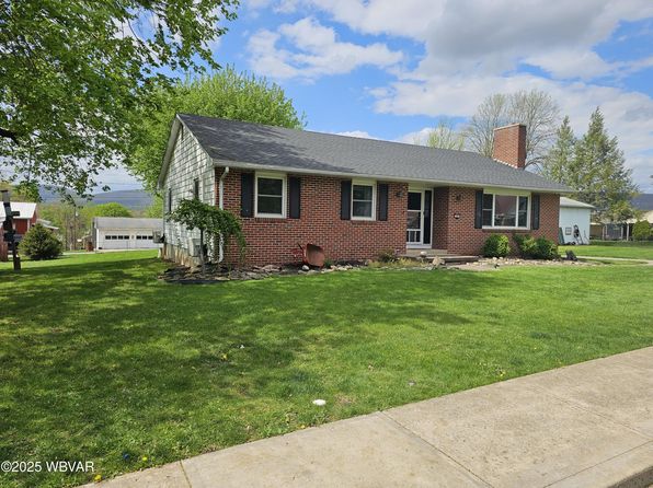 80 Penn St, Montgomery, PA 17752