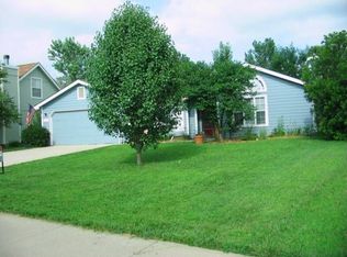 2732 Bluestem Ct, Lawrence, KS 66047