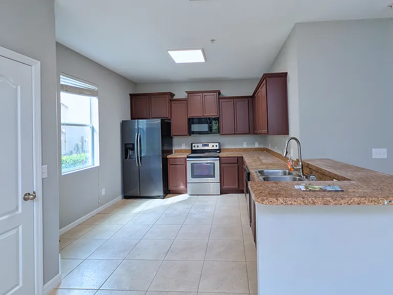 2281 Betsy Ross Ln — Photo 6