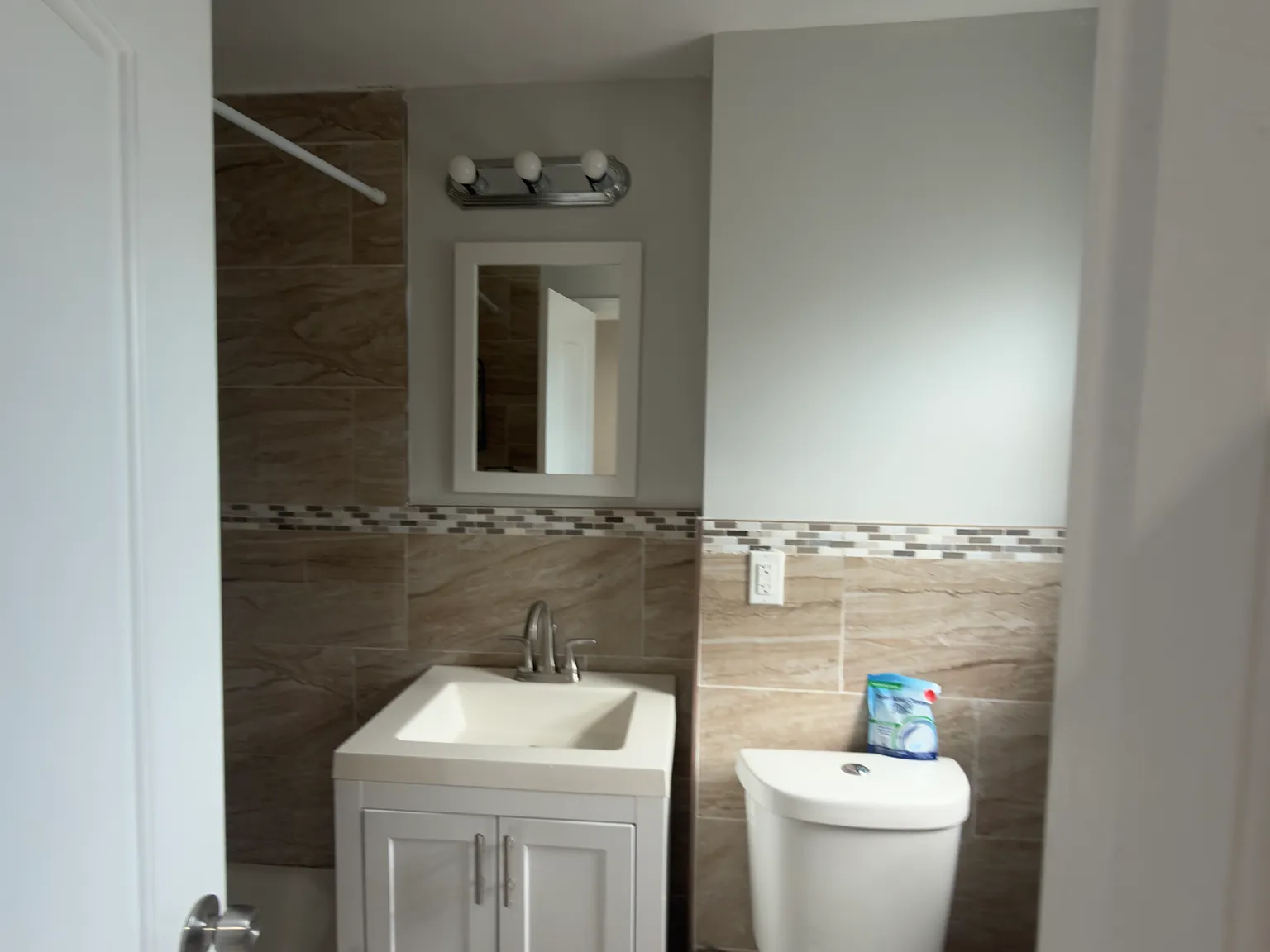 4 bed, 1850 sqft, $4,200 — Photo 4