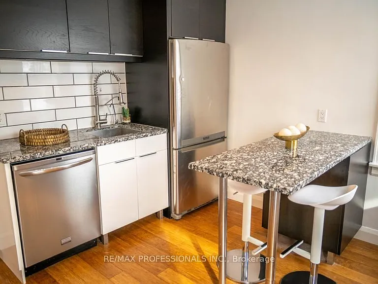 119 Erb St E #A — Photo 6