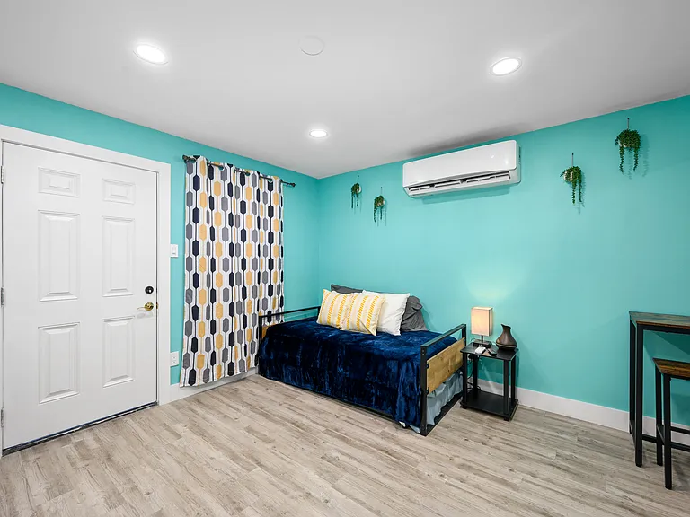 1118 Banks St #25 — Photo 4