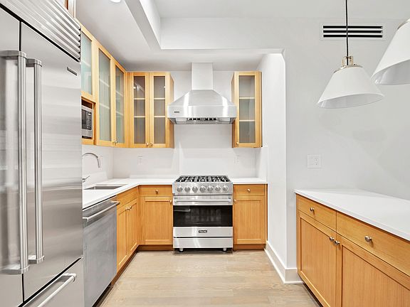 3rd image of 157 E 81st St APT 7A
