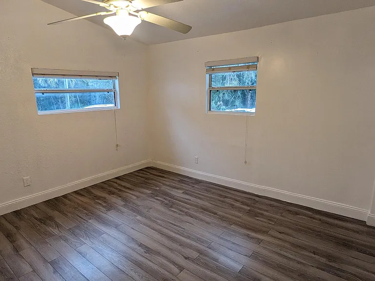 3190 Howard Ave — Photo 30
