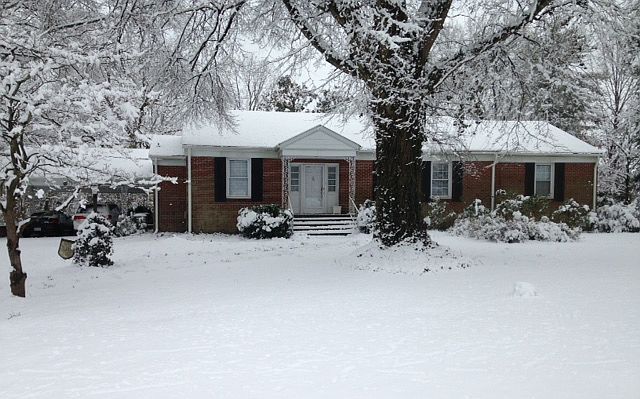 1st image of 402 Greenway Dr
