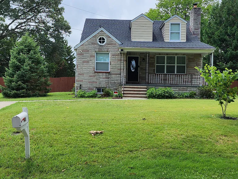 1207 Meadow View Rd — Photo 1