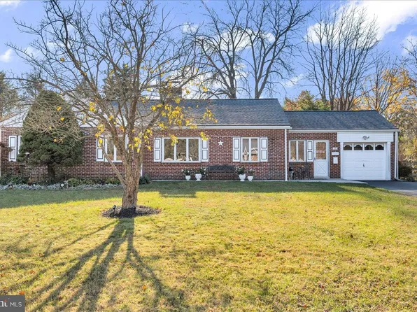 210 Rolling Green Ave, New Castle, DE 19720