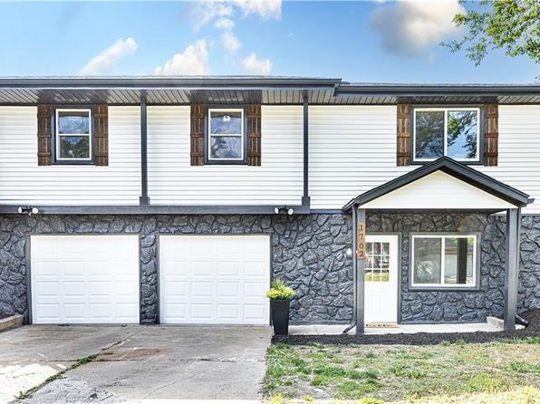 1702 Blueberry Dr, Harrisonville, MO 64701