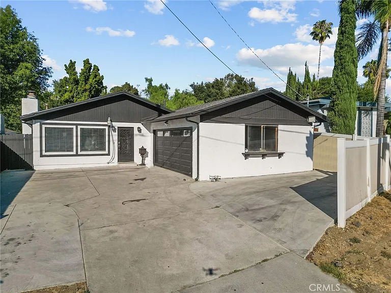 4700 Topanga Canyon Blvd — Photo 2