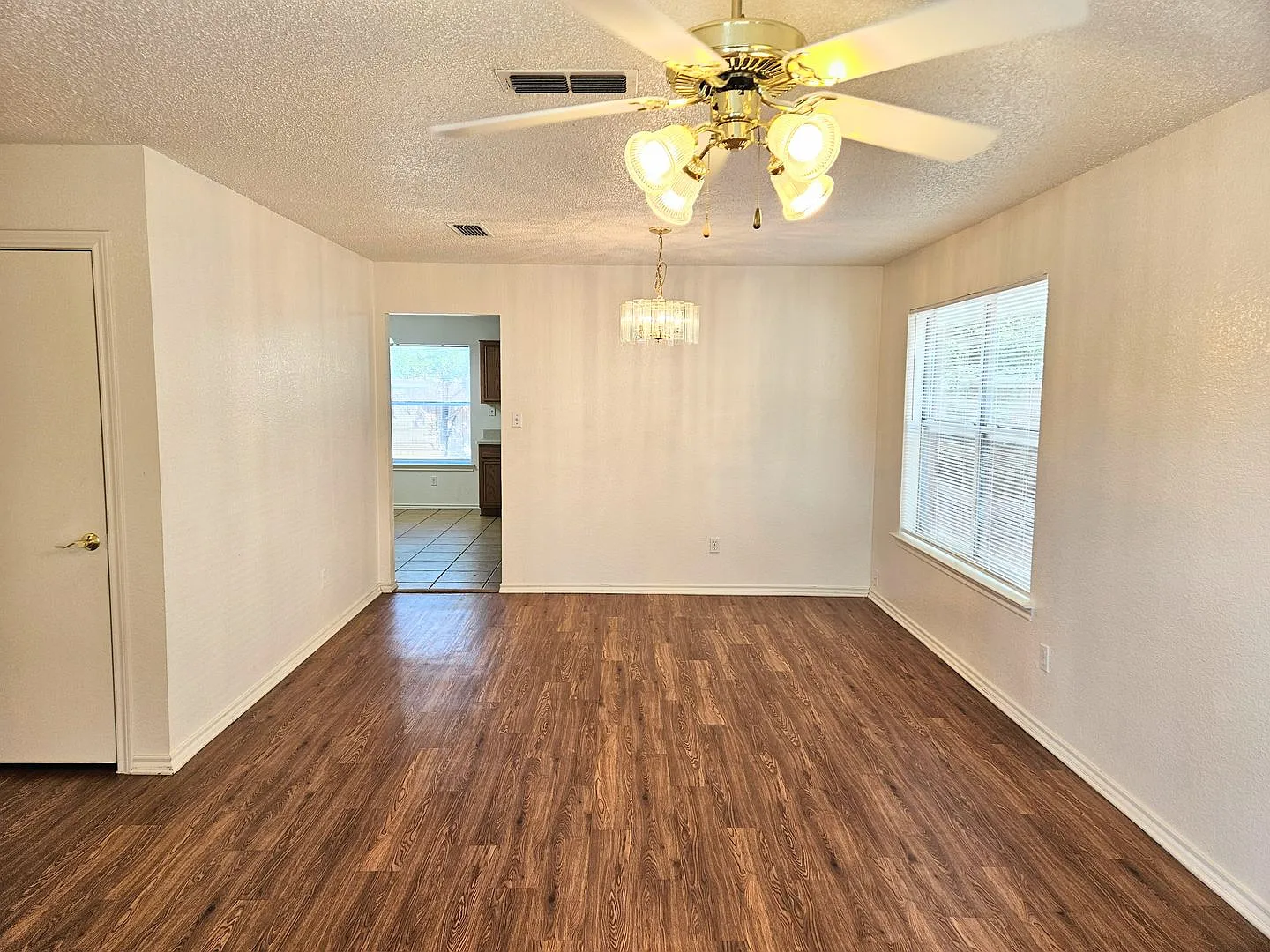Beautiful and Huge 2 Story in Eagle Mtn ISD — Photo 3