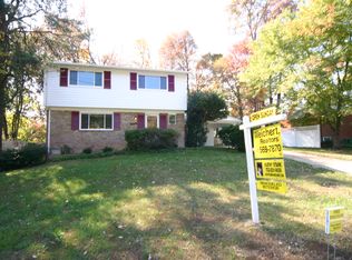 6902 Rolling Rd, Springfield, VA 22152