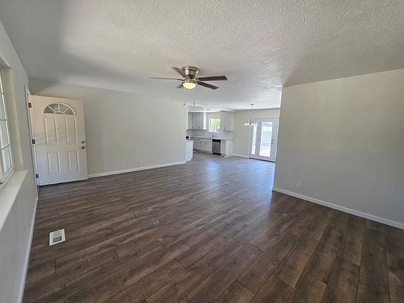 4th image of 3521 N Maple Ave