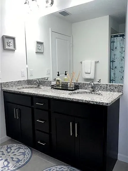Second Full Bathroom (2nd floor)