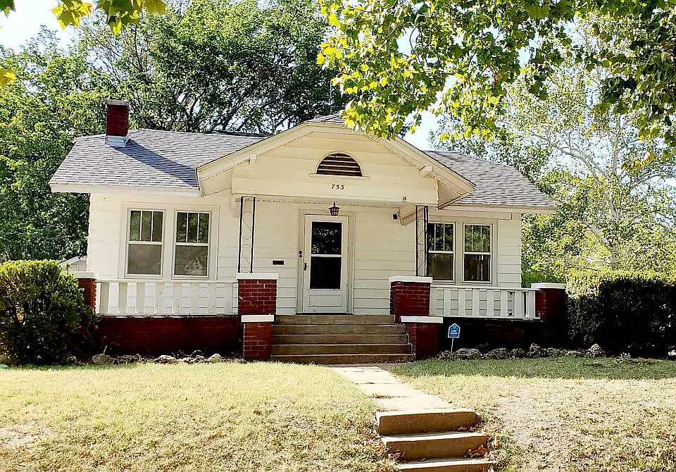 1st image of 753 N Woodrow Ave