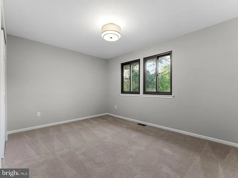 1 Bronwood Dr — Photo 42
