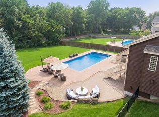 5655 Marsh Pointe Dr, Shorewood, MN 55331