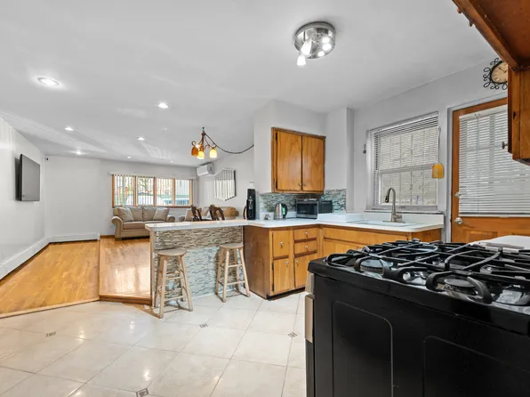 249 Newkirk Avenue image 9 of 37