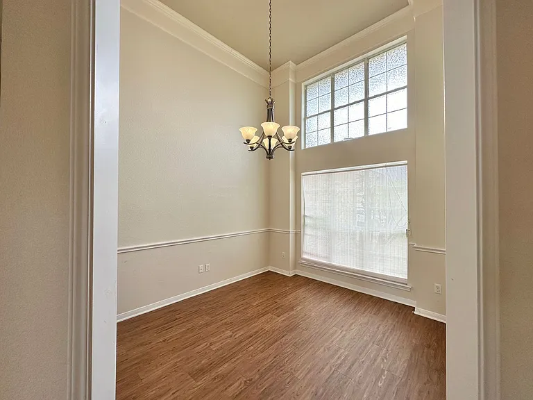 705 Marshall Dr — Photo 30