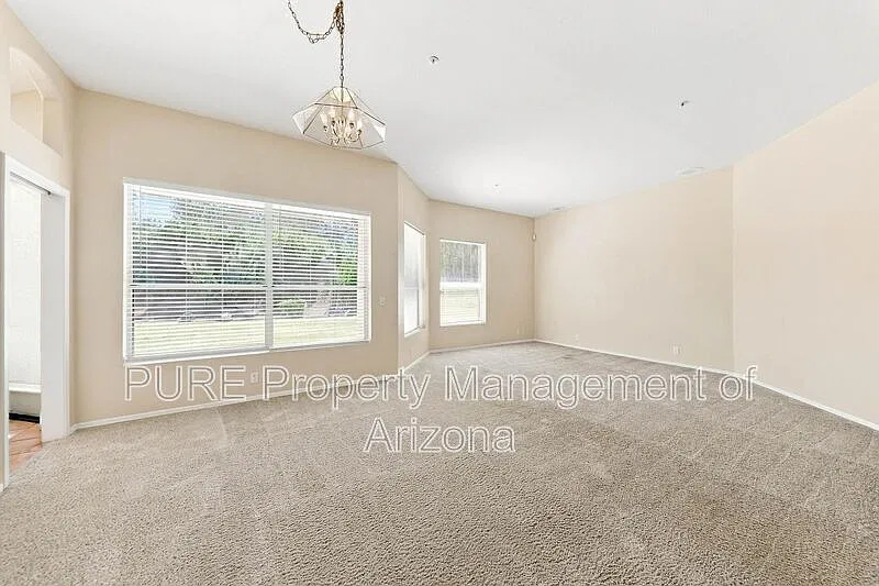 4 bed, 2.5 bath, 2383 sqft, $2,950 — Photo 4