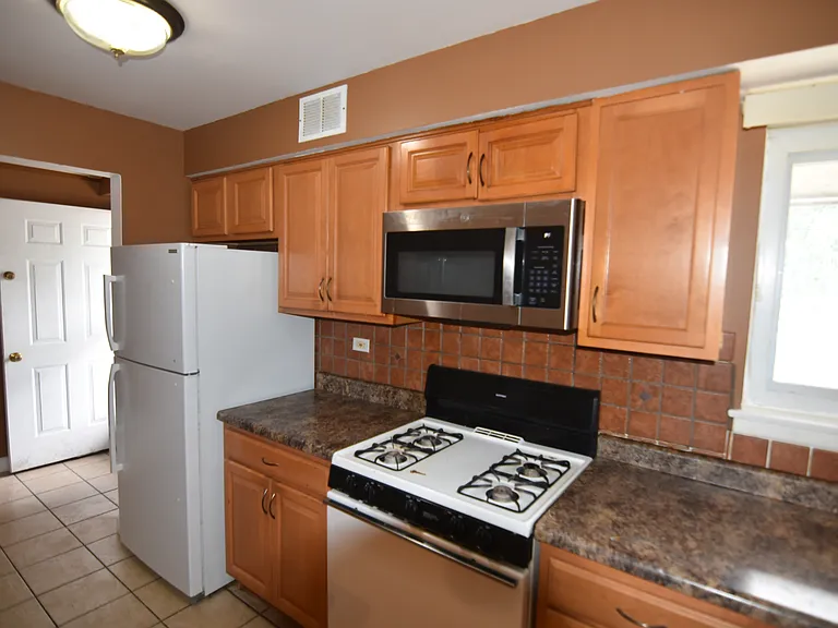 1910 W Hatherleigh Ct #2E — Photo 11