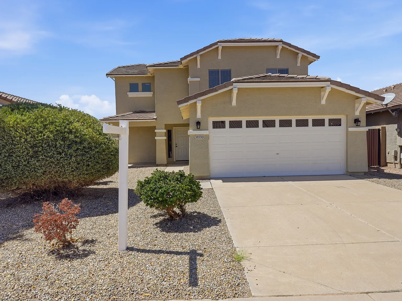 4 bed, 2037 sqft, $2,500 — Photo 1