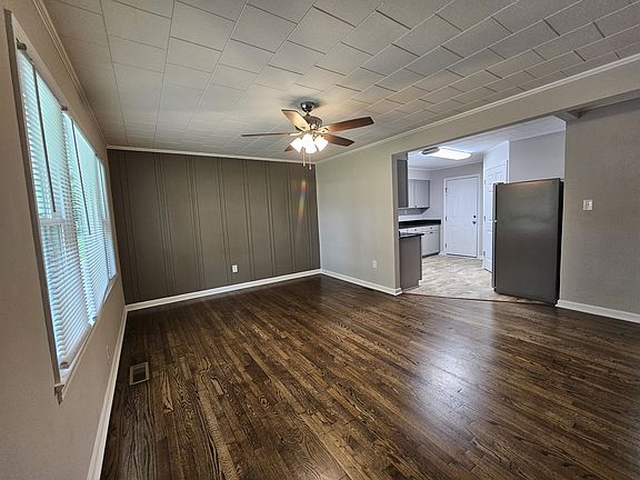 4th image of 220 Scarlett Ln