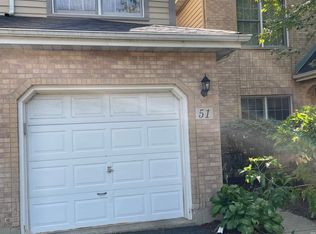 51 Cary St, Cary, IL 60013