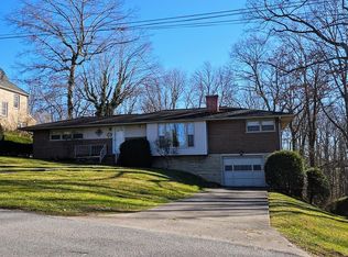 240 W Locust Dr, Beckley, WV