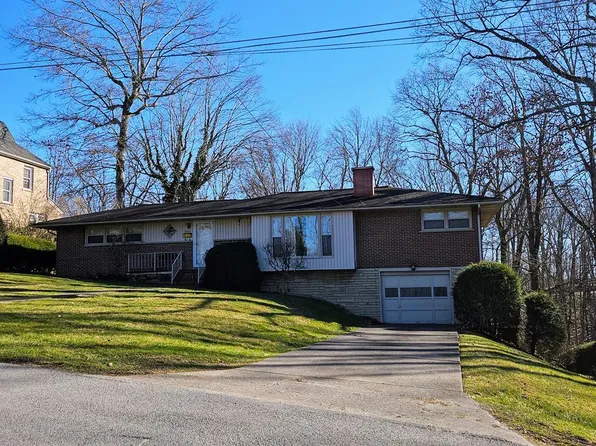 240 W Locust Dr, Beckley, WV 25801