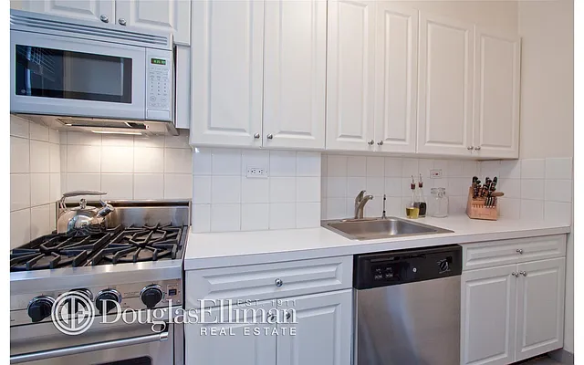 Rented by Douglas Elliman | media 18