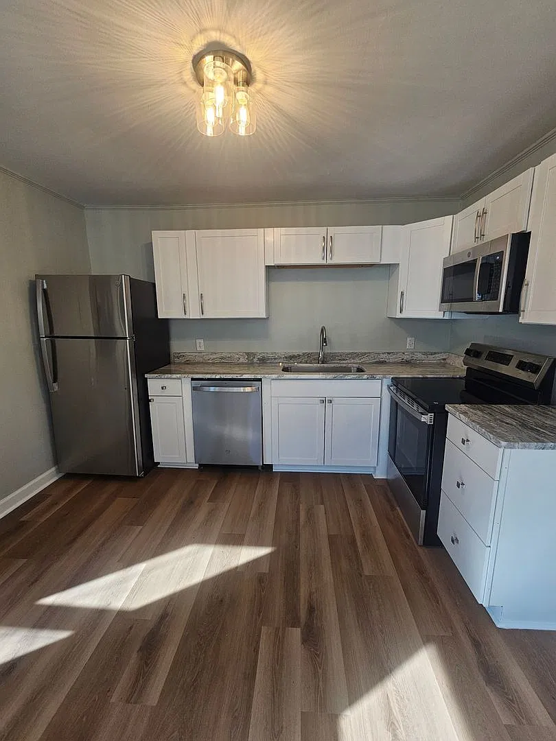 3 Bedroom Home in Jacksonville — Photo 4