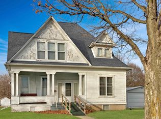 60 School St, Chadwick, IL 61014