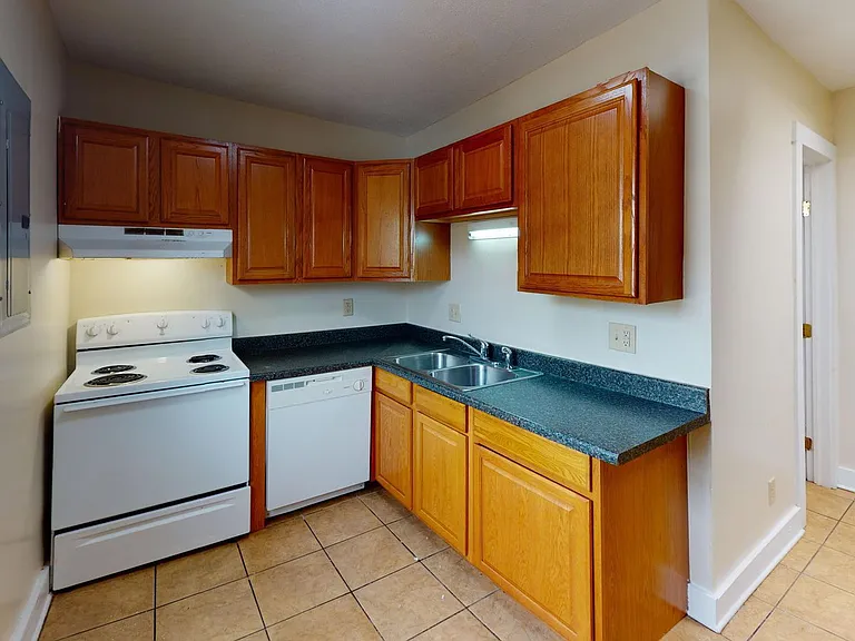 1373 Indianola Ave — Photo 2