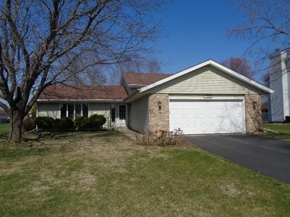 7212 Thomas Dr, Loves Park, IL 61111