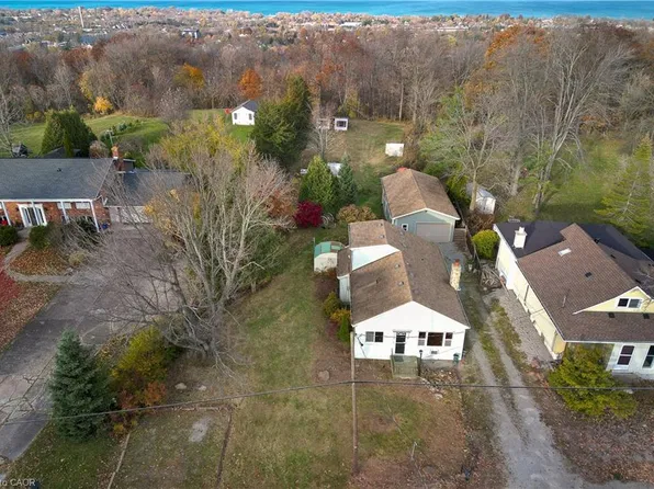 49 Ridge Rd E, Grimsby, ON L3M 4E7