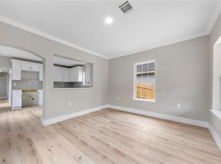 219 E James St, Baytown, TX 77520